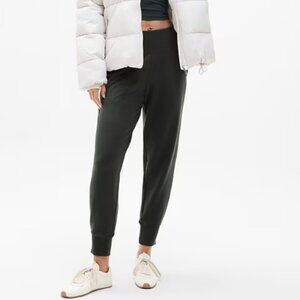 NWT Athleta Coaster Luxe High Rise Jogger in Elm Size M